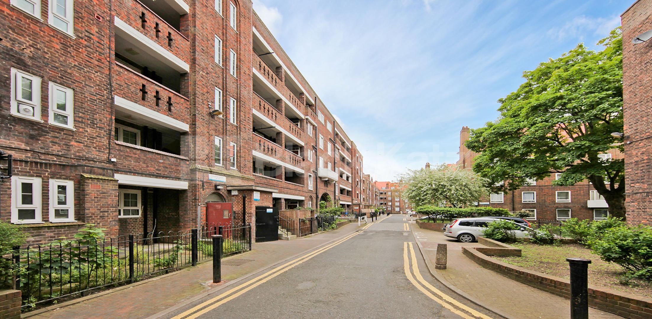 			LET , 2 Bedroom, 1 bath, 1 reception Apartment			 Peckham Road , Camberwell/Peckham